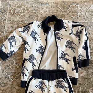 Burberry Kids Matching Set in Navy and White